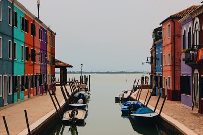 dockside view of buildings and water in baton rouge louisiana